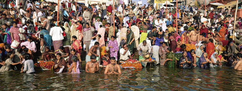 Hindus bathing in the early morning in the holy river Ganges (Ganga) along Dasswamedh Ghat, Varanasi (Benares), Uttar Pradesh state, India, Asia