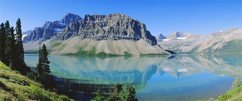 Bow Lake, Banff National Park, Rocky Mountains, Alberta, Canada