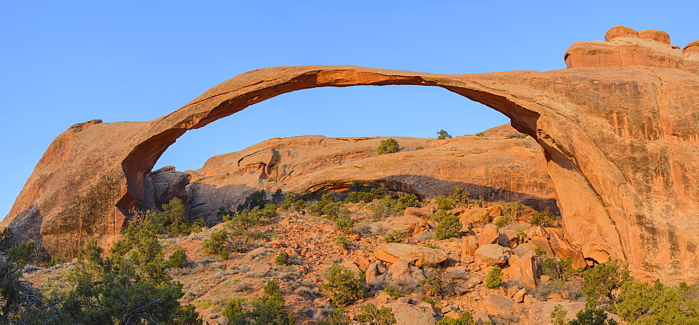 Landscape Arch, Devils Garden, Arches National Park, Utah, United States of America, North America