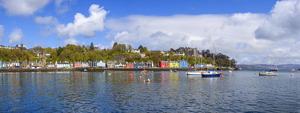 Tobermory harbour, Isle of Mull, Inner Hebrides, Argyll and Bute, Scotland, United Kingdom, Europe