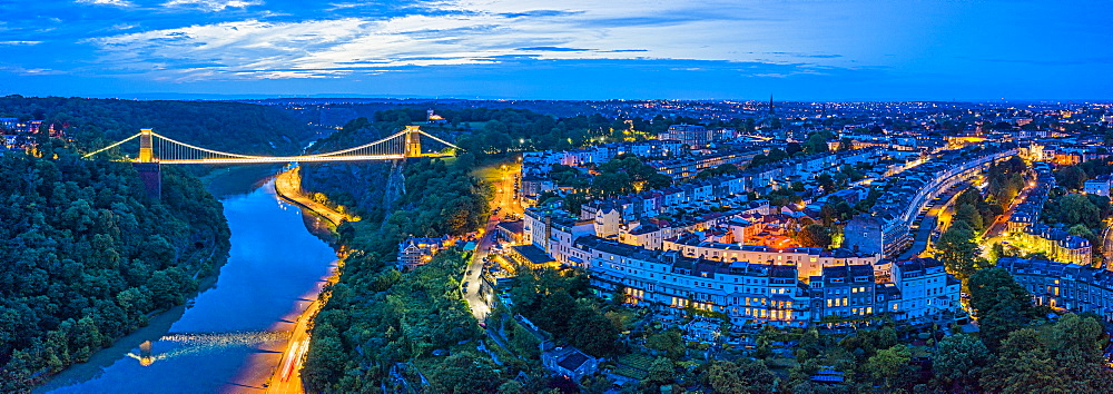 Clifton Suspension Bridge spanning the River Avon and linking Clifton and Leigh Woods, Bristol, England, United Kingdom, Europe