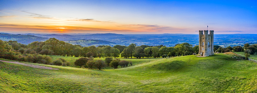 Broadway Tower on top of Fish Hill, the second highest point in the Cotswolds, Broadway, Worcestershire, England, United Kingdom, Europe