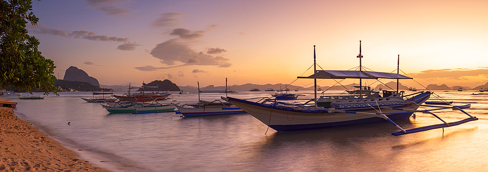 Corong Corong Beach at sunset, El Nido, Bacuit Bay, Palawan, Philippines, Southeast Asia, Asia