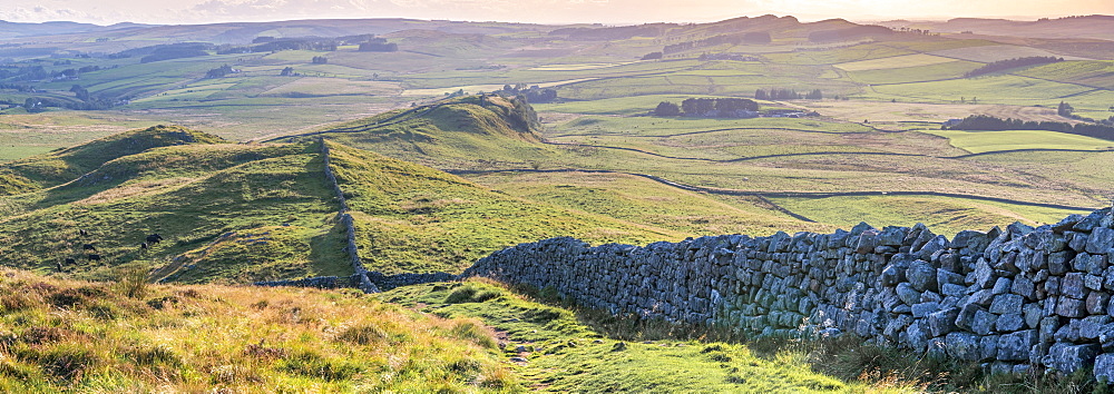 Winshield Crags, Hadrian's Wall, UNESCO World Heritage Site, Melkridge, Haltwhistle, Northumberland, England, United Kingdom, Europe