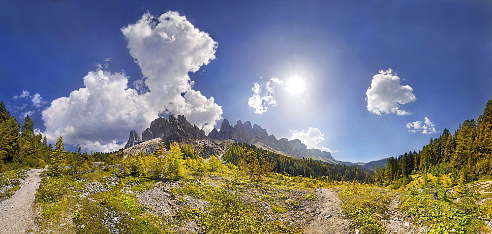 360Â¬âˆž panoramic view at the Adolf Munkel trail in the Geisler Group, Odle Mountains, Villnoess or Funes Valley, Dolomites, South Tyrol, Italy, Europe