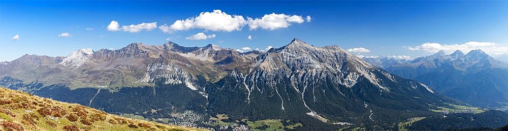 Alpine panorama, mountain range with Lenzerhorn and Schwarzhorn, view from Piz Scalottas, Swiss Alps, Canton of Grisons, Switzerland, Europe