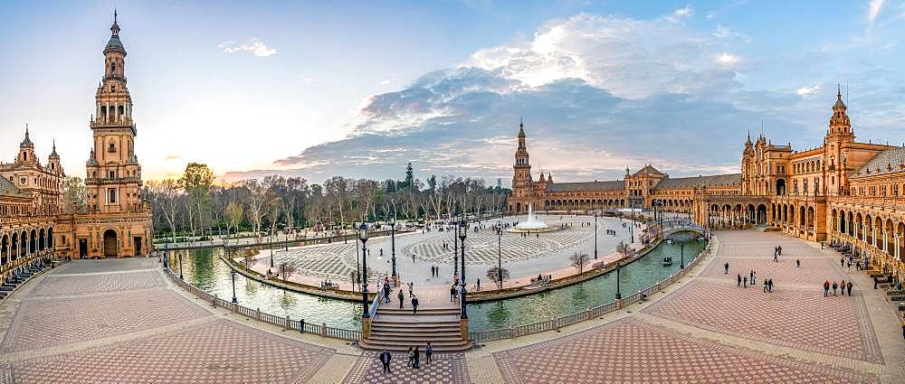 View over the Plaza de Espana, dusk, panorama, Sevilla, Andalusia, Spain, Europe