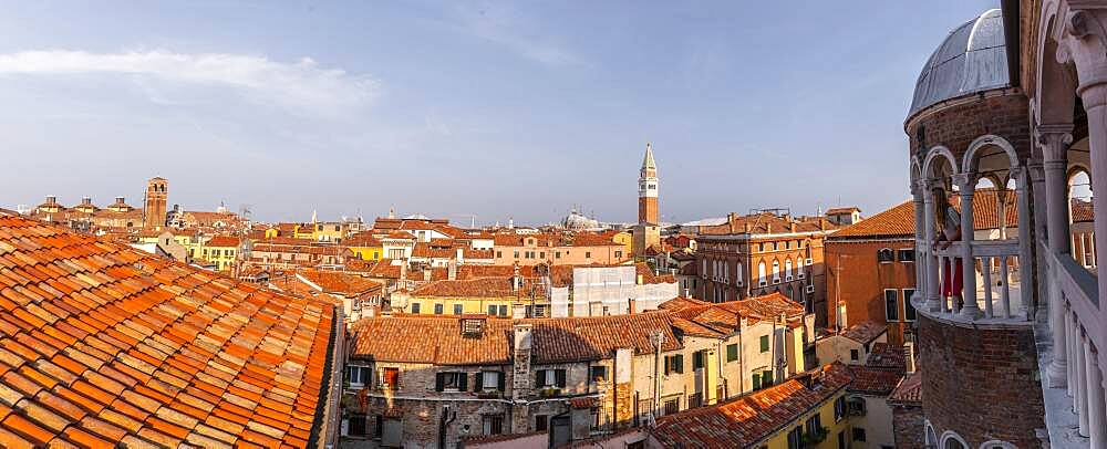 Young woman, tourist looking over Venice, dome of Palazzo Contarini del Bovolo, palace with spiral staircase, Venice, Veneto, Italy, Europe