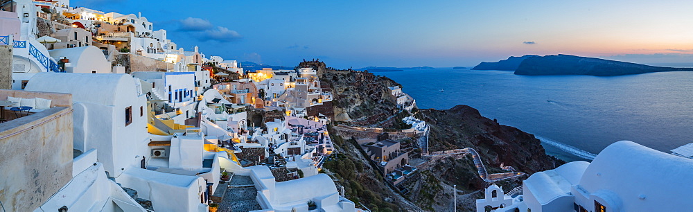 Sunset afterglow at dusk in Oia, Santorini, Cyclades, Greek Islands, Greece, Europe