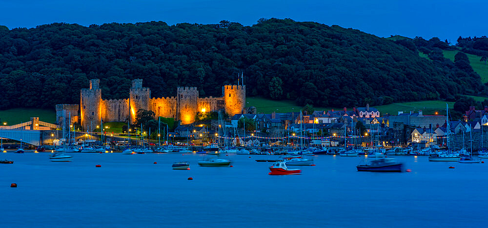 View of Conwy Castle, UNESCO World Heritage Site, and Conwy River at dusk, Conwy, Gwynedd, North Wales, United Kingdom, Europe