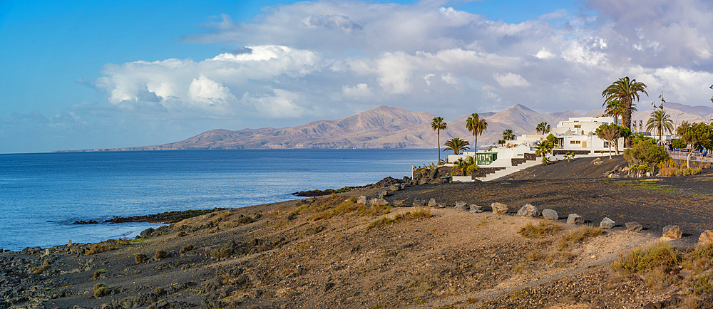 View of coastline and Playa El Barranquillo beach, Puerto Carmen, Lanzarote, Las Palmas, Canary Islands, Spain, Atlantic, Europe