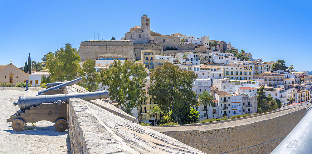 View of cannons, Dalt Vila and Cathedral, UNESCO World Heritage Site, Ibiza Town, Eivissa, Balearic Islands, Spain, Mediterranean, Europe