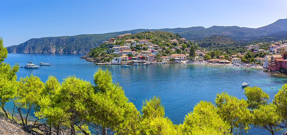 View of harbour and colourful houses in Assos, Assos, Kefalonia, Ionian Islands, Greek Islands, Greece, Europe