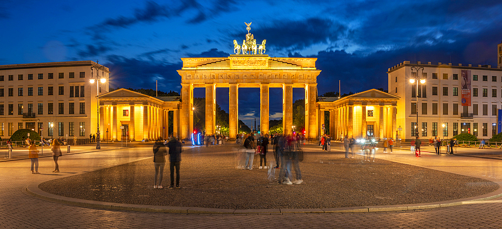 View of Brandenburg Gate at dusk (Brandenburger Tor), Mitte, Berlin, Germany, Europe