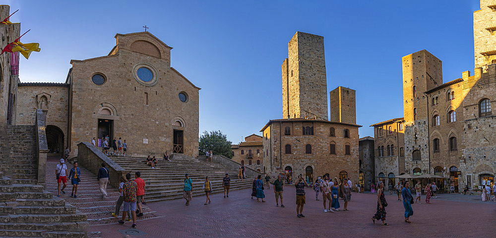 View of historic centre and towers in Piazza del Duomo, San Gimignano, UNESCO World Heritage Site, Province of Siena, Tuscany, Italy, Europe