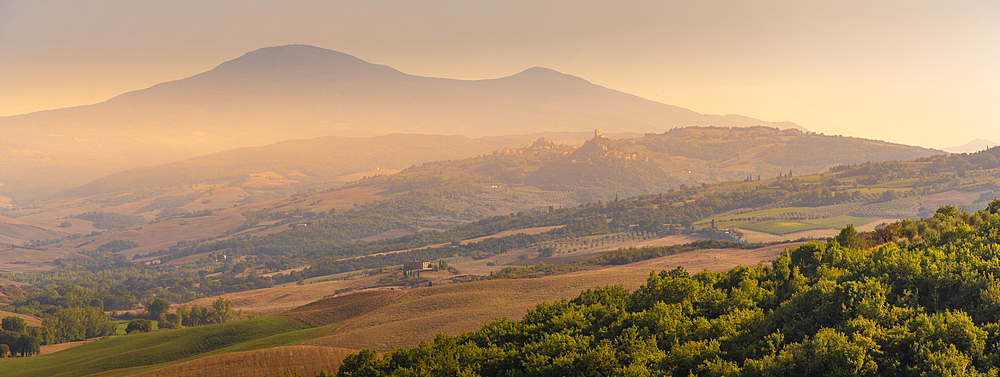 View of landscape in the Val d' Orcia near San Quirico d' Orcia, Province of Siena, Tuscany, Italy, Europe