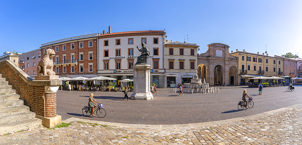 View of Piazza Cavour, Rimini, Rimini, Emilia-Romagna, Italy, Europe