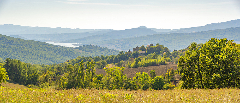 View of Chateau and countryside near Viamaggio, Province of Arezzo, Tuscany, Italy, Europe