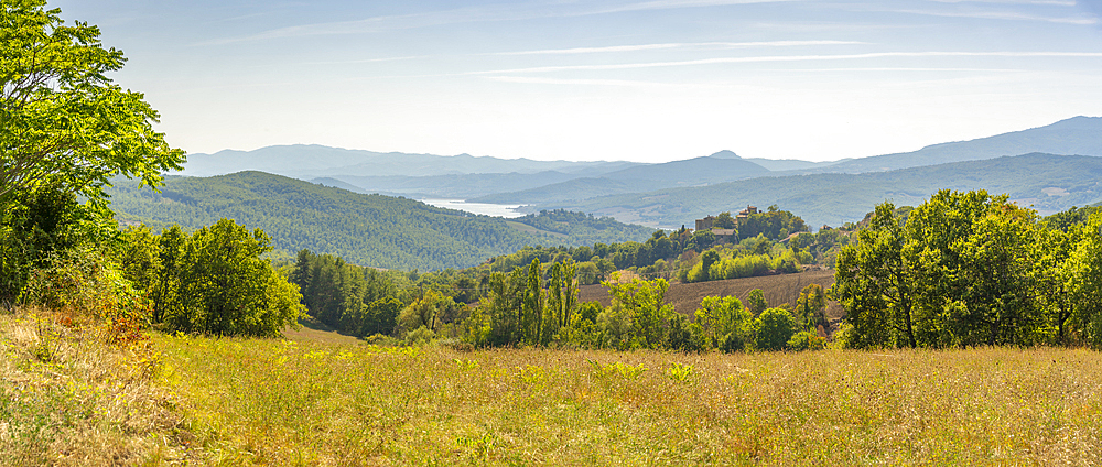 View of Chateau and countryside near Viamaggio, Province of Arezzo, Tuscany, Italy, Europe