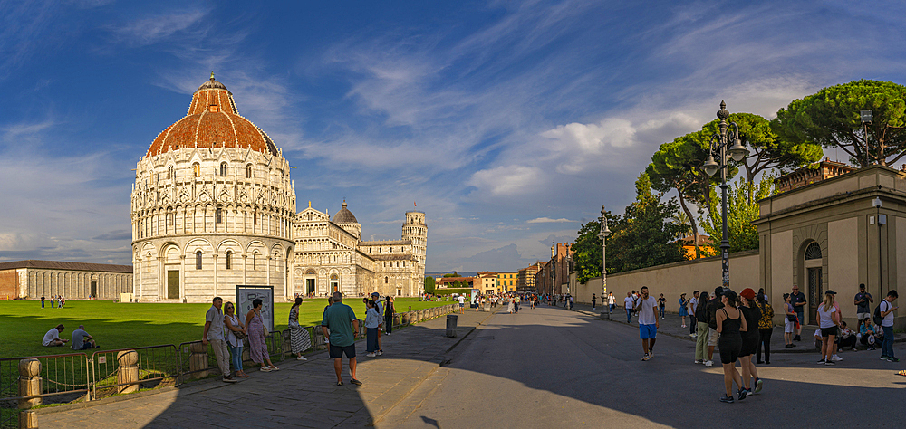 View of Baptistery of San Giovanni, Pisa Cathedral and Leaning Tower of Pisa, UNESCO World Heritage Site, Pisa, Province of Pisa, Tuscany, Italy, Europe