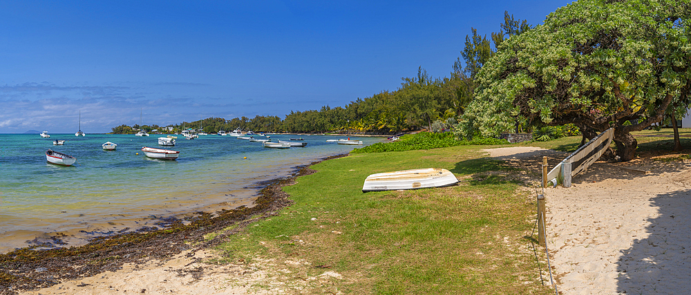 View of beach and turquoise Indian Ocean on sunny day in Cap Malheureux, Mauritius, Indian Ocean, Africa