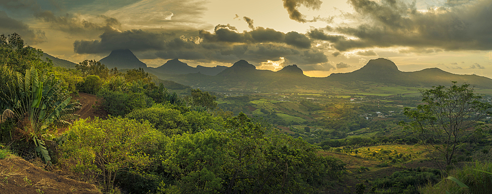 View of Pieter Both and Long Mountain, Nouvelle Decouverte, Mauritius, Indian Ocean, Africa