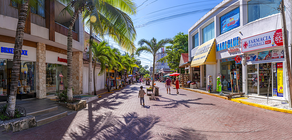 View of shops on 5th Avenue, Playa del Carmen, Caribbean Coast, Yucatan Peninsula, Riviera Maya, Mexico, North America