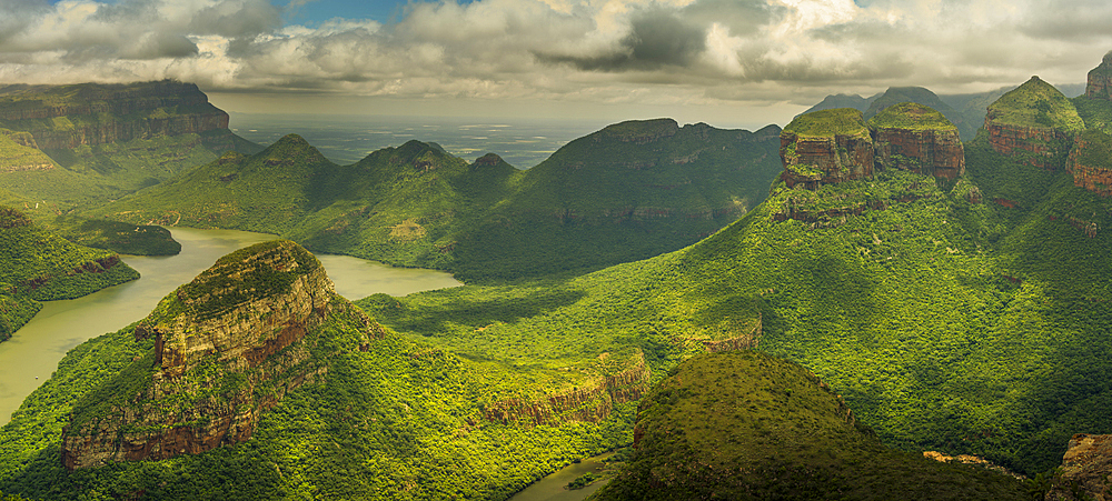 View of moody skies over the Three Rondavels in Blyde River Canyon, Province of Mpumalanga, South Africa, Africa