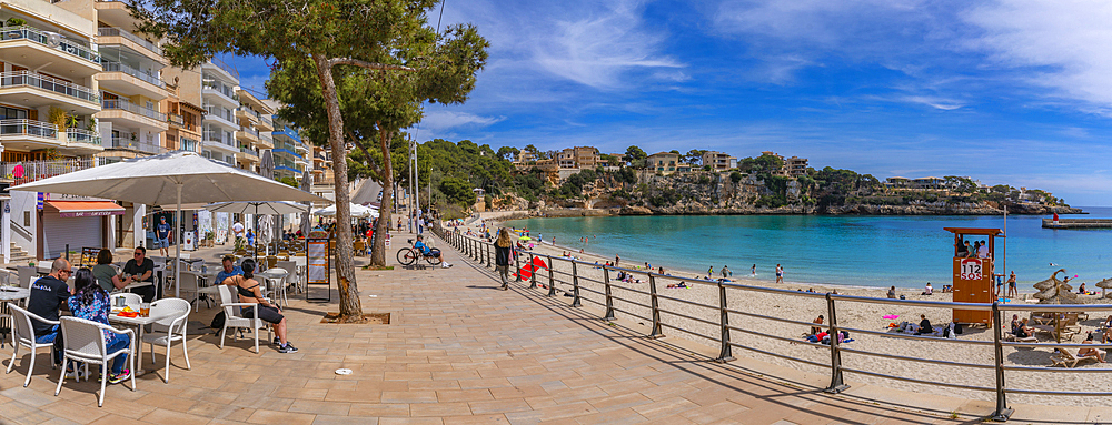 View of cafes and Platja de Portocristo beach, Porto Cristo, Majorca, Balearic Islands, Spain, Mediterranean, Europe