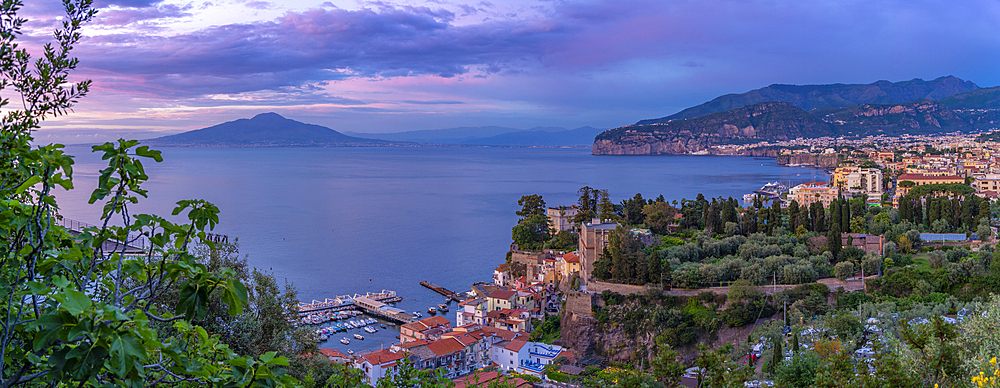 Panoramic view of Sorrento, Mount Vesuvius and Bay of Naples, Sorrento, Campania, Italy, Mediterranean, Europe