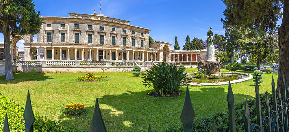 View of Corfu Museum of Asian Art and Statue of Sir Frederick Adam in Anaktoron Square, Corfu Old Town, UNESCO World Heritage Site, Corfu, The Ionian Islands, Greek Islands, Greece, Europe