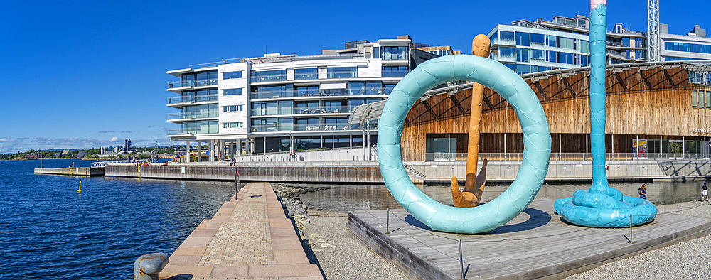 View of sculptures at Tjuvholmen bystrand beach, Aker Brygge, Oslo, Norway, Scandinavia, Europe