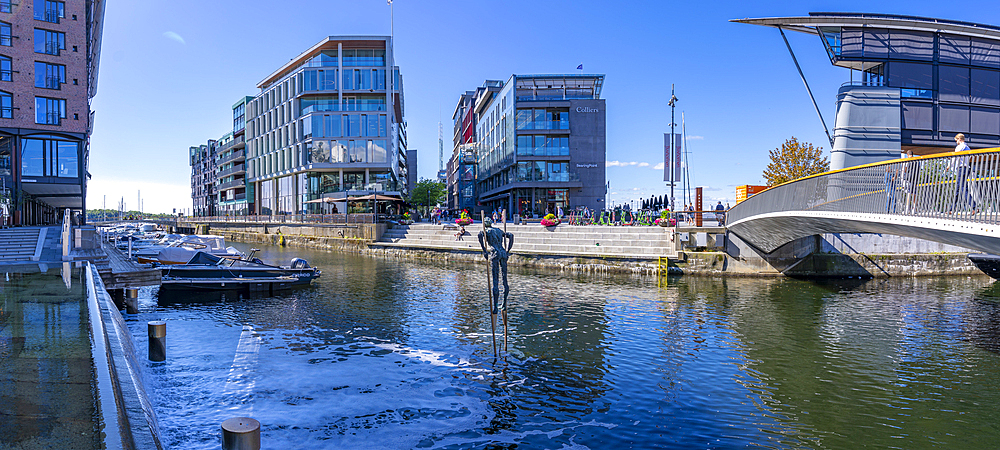 View of Utferdstrang sculpture in Bryggegangen, Aker Brygge, Oslo, Norway, Scandinavia, Europe