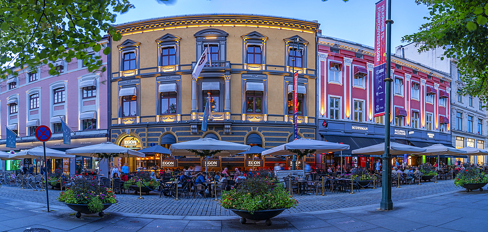 View of cafes, bars and architecture on Karl Johans Gate at dusk, Oslo, Norway, Scandinavia, Europe