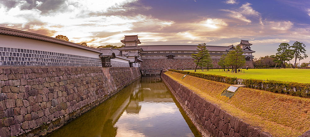 View of Hashizume-mon Gate, Kanazawa Castle, Kanazawa City, Ishikawa Prefecture, Honshu, Japan