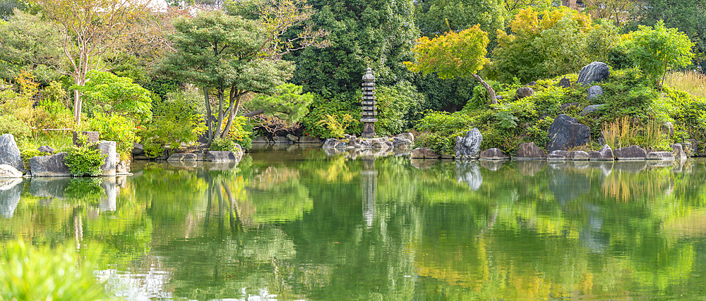 View of Shoseien Garden in early Autumn, Shimogyo Ward, Higashitamamizucho, Kyoto, Honshu, Japan