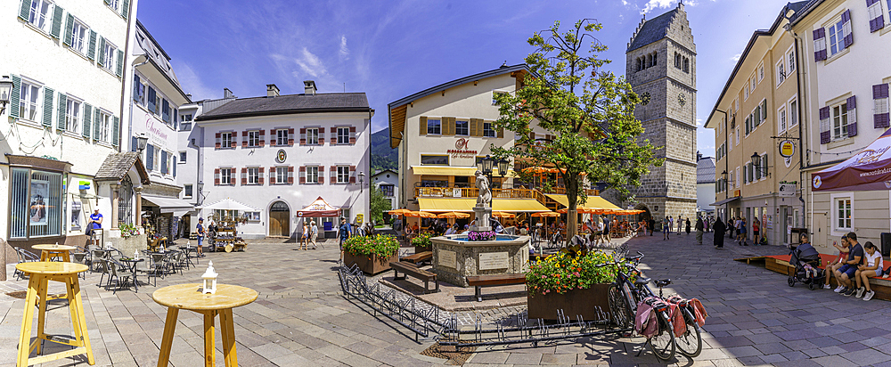 View of St. Hippolyte Church and Stadtplatz in Zell am See on a sunny day, Zell am See, Salzburg, Austria, Europe