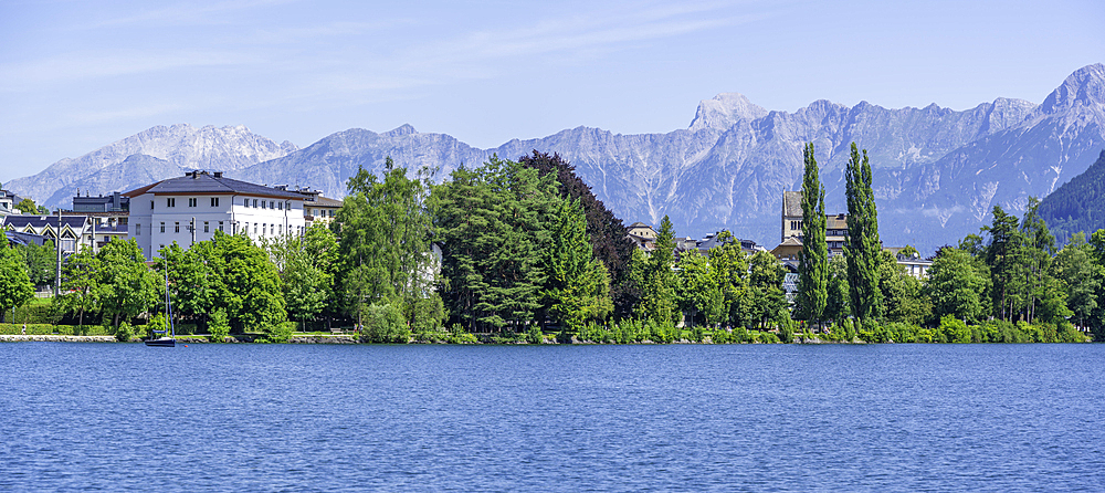 View of Zell am See and Lake Zell on a sunny day, Zell am See, Salzburg, Austria, Europe