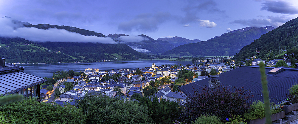 Elevated view of Zell am See and Lake Zell at dusk, Zell am See, Salzburg, Austria, Europe