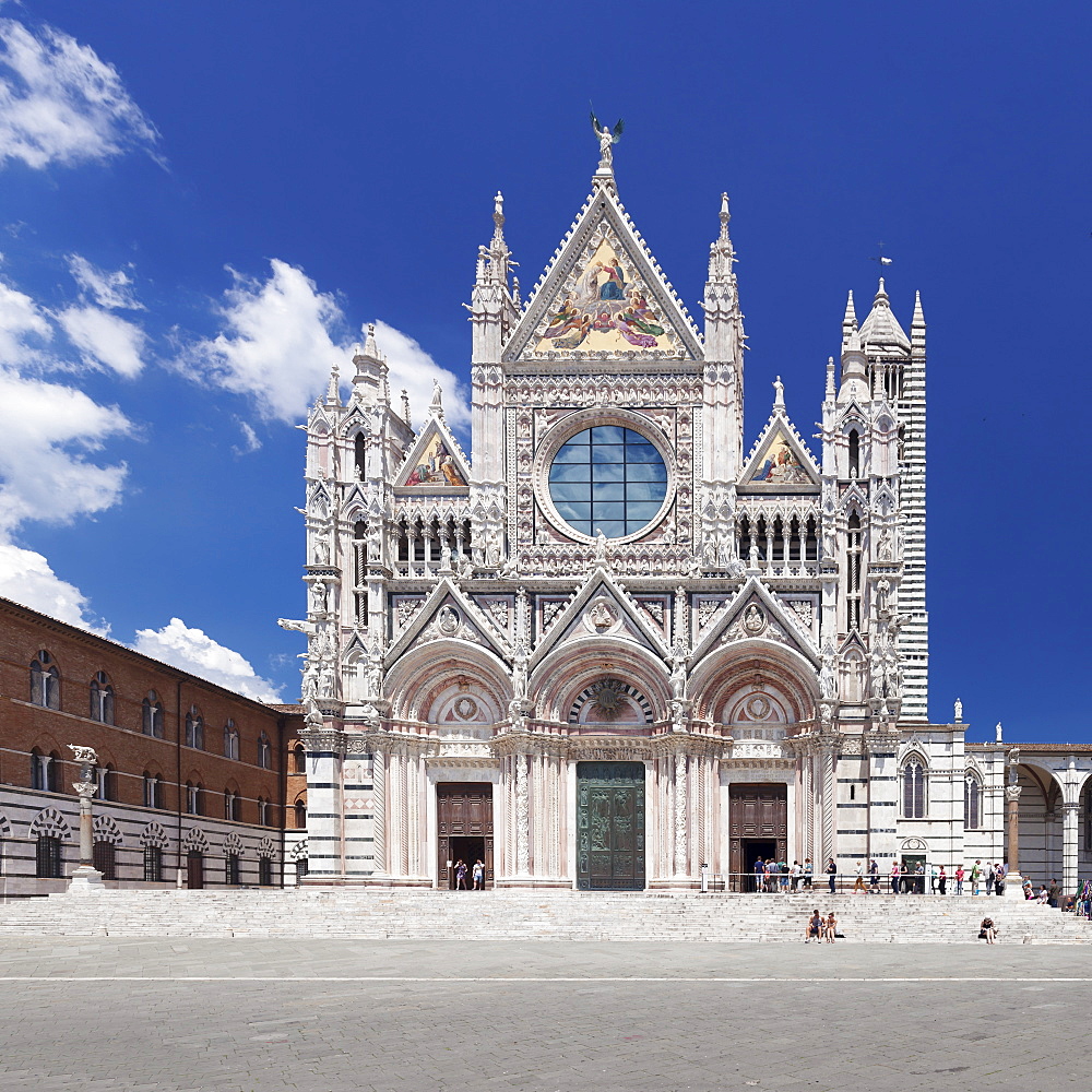 Piazza del Duomo, Santa Maria Assunta Cathedral, Siena, UNESCO World Heritage Site, Siena Province, Tuscany, Italy, Europe