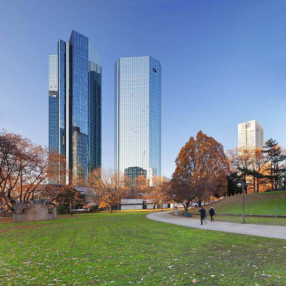 Taunusanlage Park with Deutsche Bank and Opernturm skyscraper, Frankfurt, Hesse, Germany, Europe