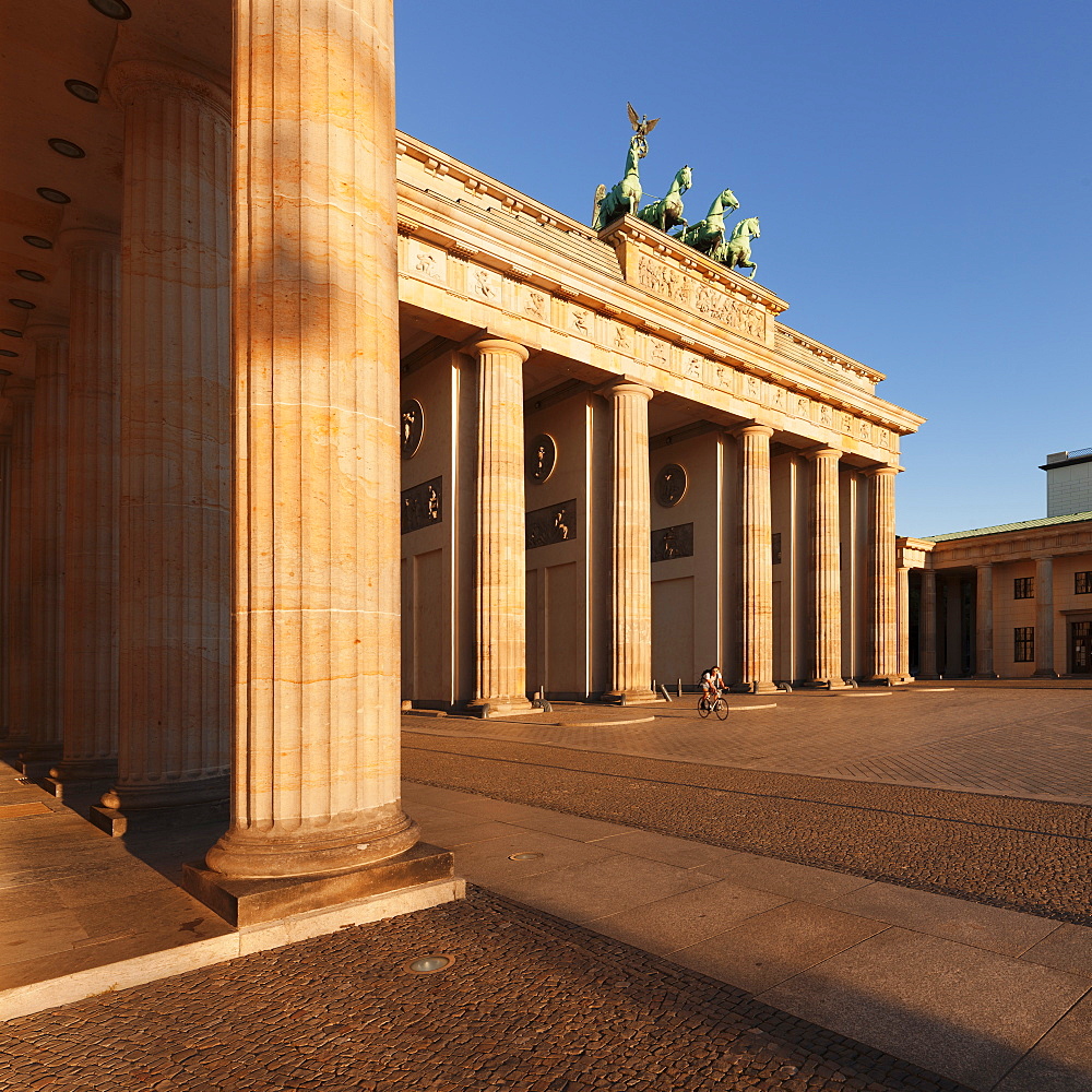 Brandenburg Gate (Brandenburger Tor) at sunrise, Quadriga, Berlin Mitte, Berlin, Germany, Europe