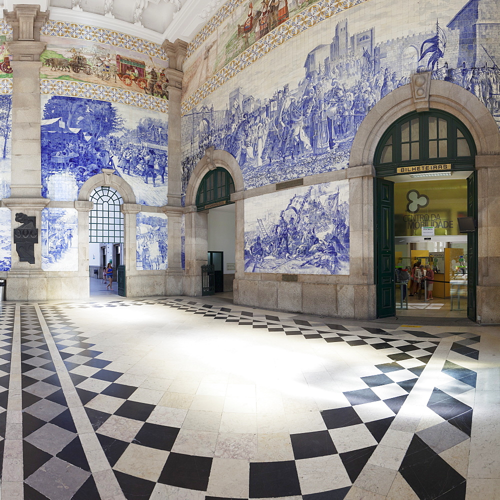 Azulejos, Sao Bento railway station, Porto (Oporto), Portugal, Europe