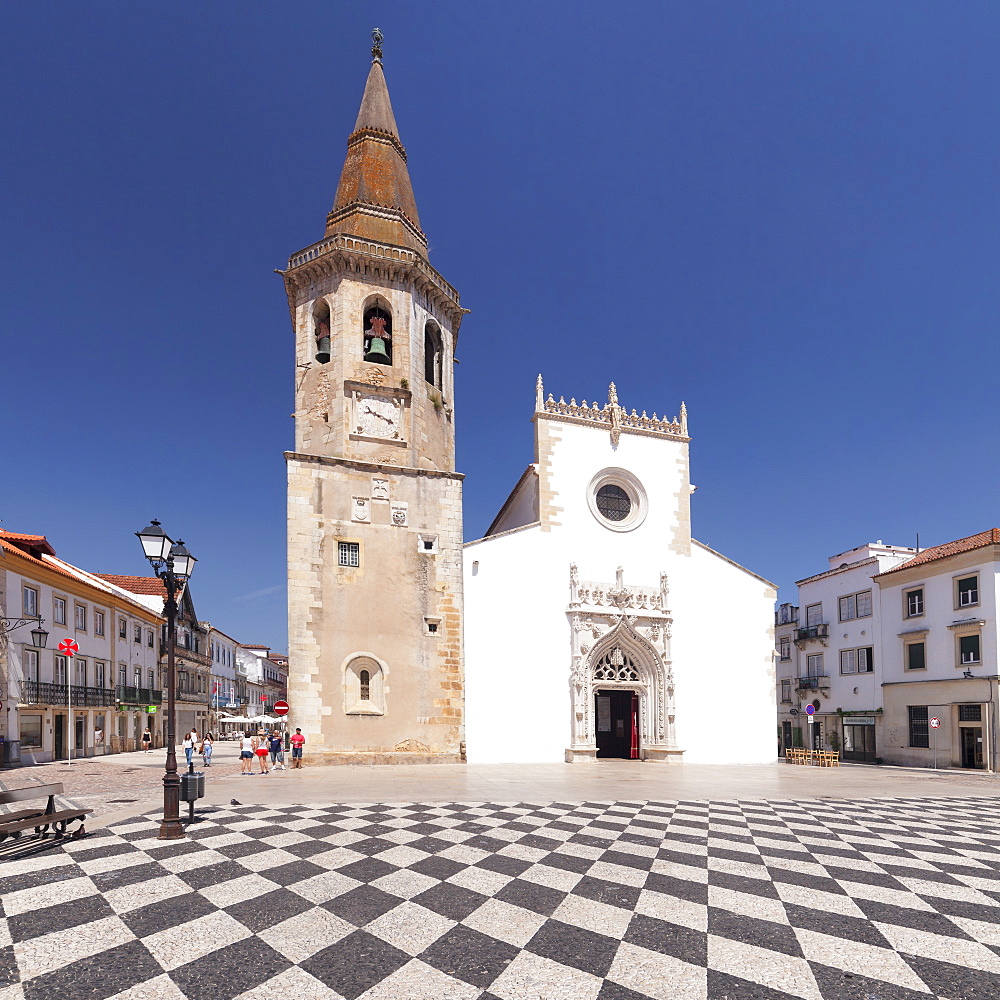 Praca da Republica, Igreja de Sao Batista church, Tomar, District Santarem, Portugal, Europe