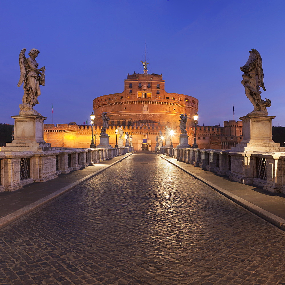 Mausoleum of Hadrian, Castel Sant'Angelo, Ponte Sant'Angelo Bridge, UNESCO World Heritage Site, Rome, Lazio, Italy, Europe