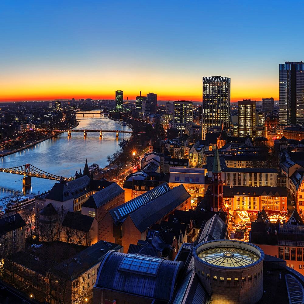 View over Schirn Art Hall to the skyline of Frankfurt am Main, Hesse, Germany