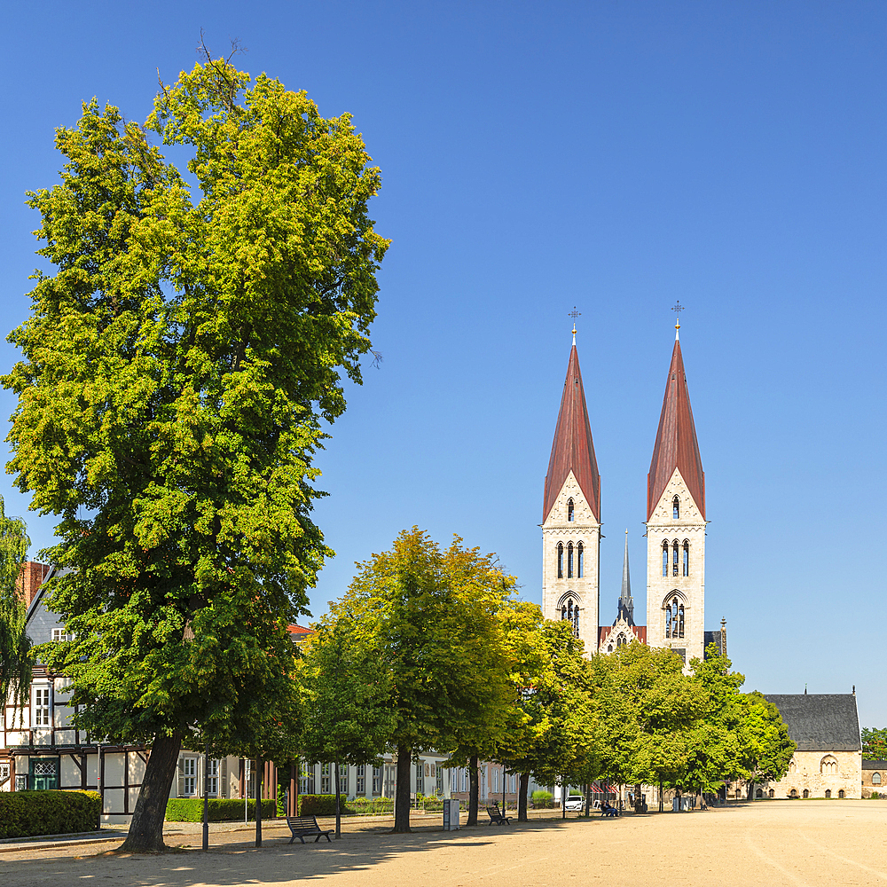 Cathedral Square with Cathedral of St. Stephanus and Sixtus, Halberstadt, Harz, Saxony-Anhalt, Germany, Europe