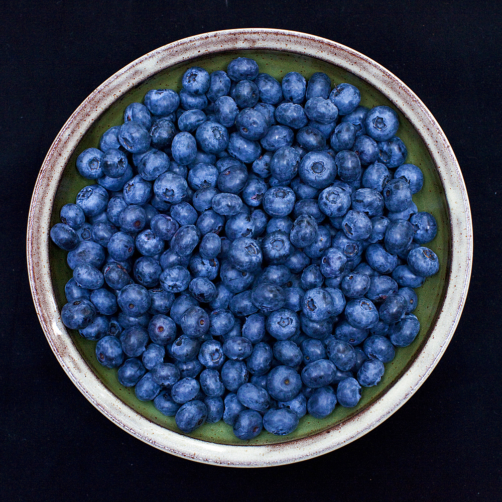 Bowl of blueberries