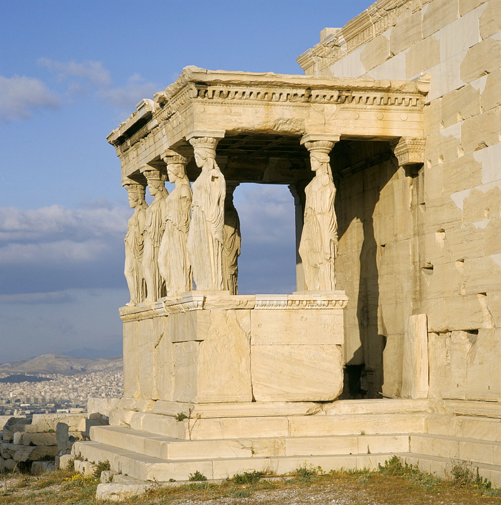 Statues of the caryatid maidens on the Erechtheion, dating from 406 BC, Acropolis, UNESCO World Heritage Site, Athens, Greece, Europe