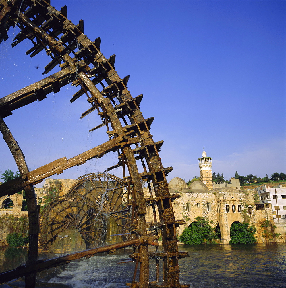 Waterwheels (norias) on Orontes River, Mosque al Nuri on far bank, Hama, Syria, Middle East